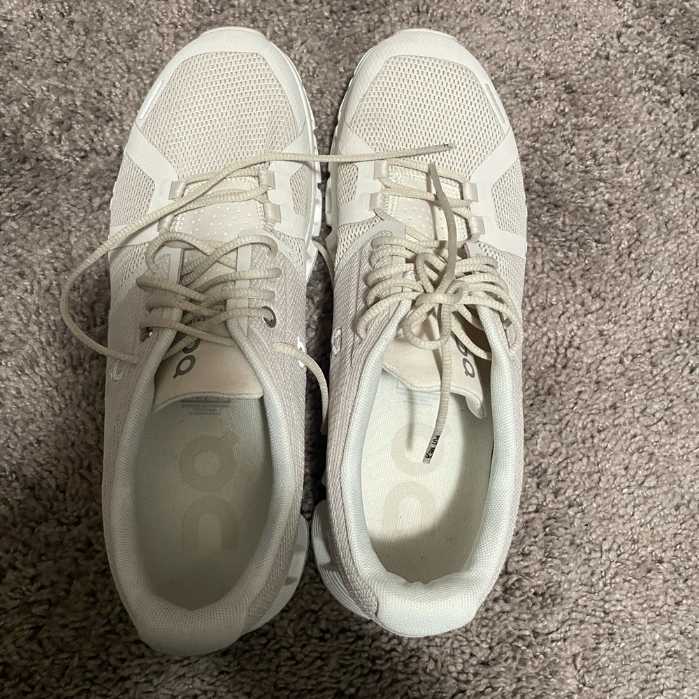 ON cloud sneakers, tan/beige size 9